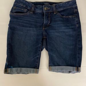 Women’s medium Bermuda shorts